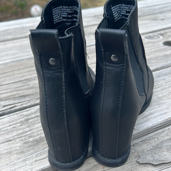 Universal Thread - Picture 3 of 8